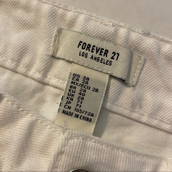 Forever 21 white jean Concert Shorts, mid rise, slim fit, size 28 - Picture 6 of 8